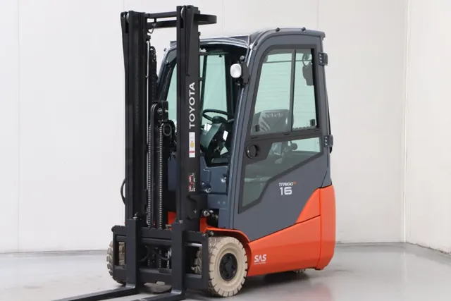 Toyota three-wheel electric forklift with a cab